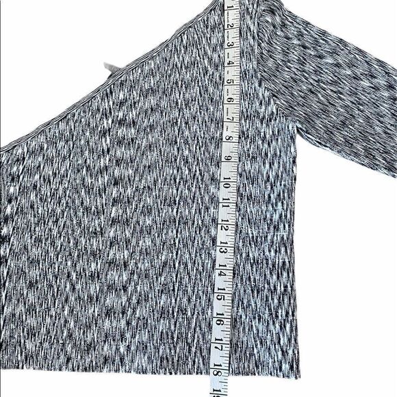 Guess Single Asymmetric arm Top large NWT - Picture 7 of 7